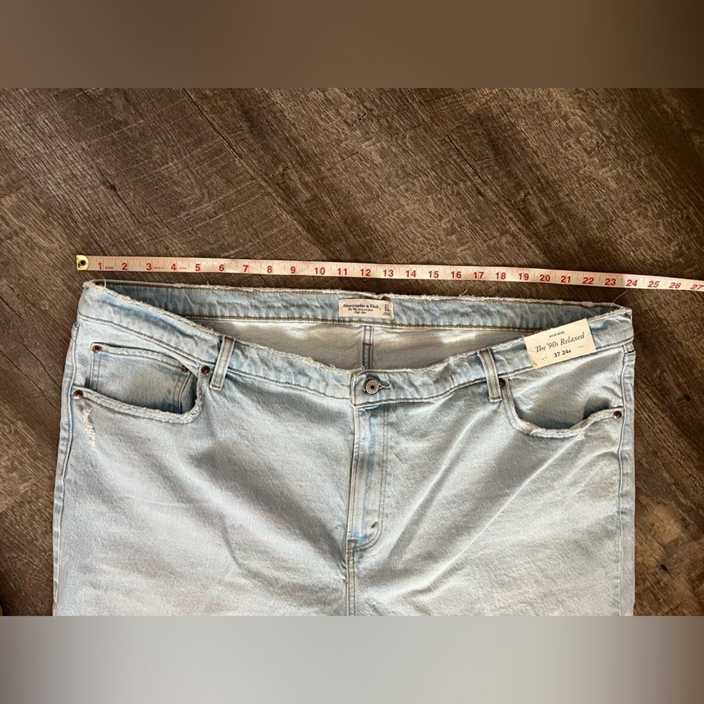 Abercrombie & Fitch High Rise 90s Relaxed Jean- Size 37/24 - Picture 6 of 8
